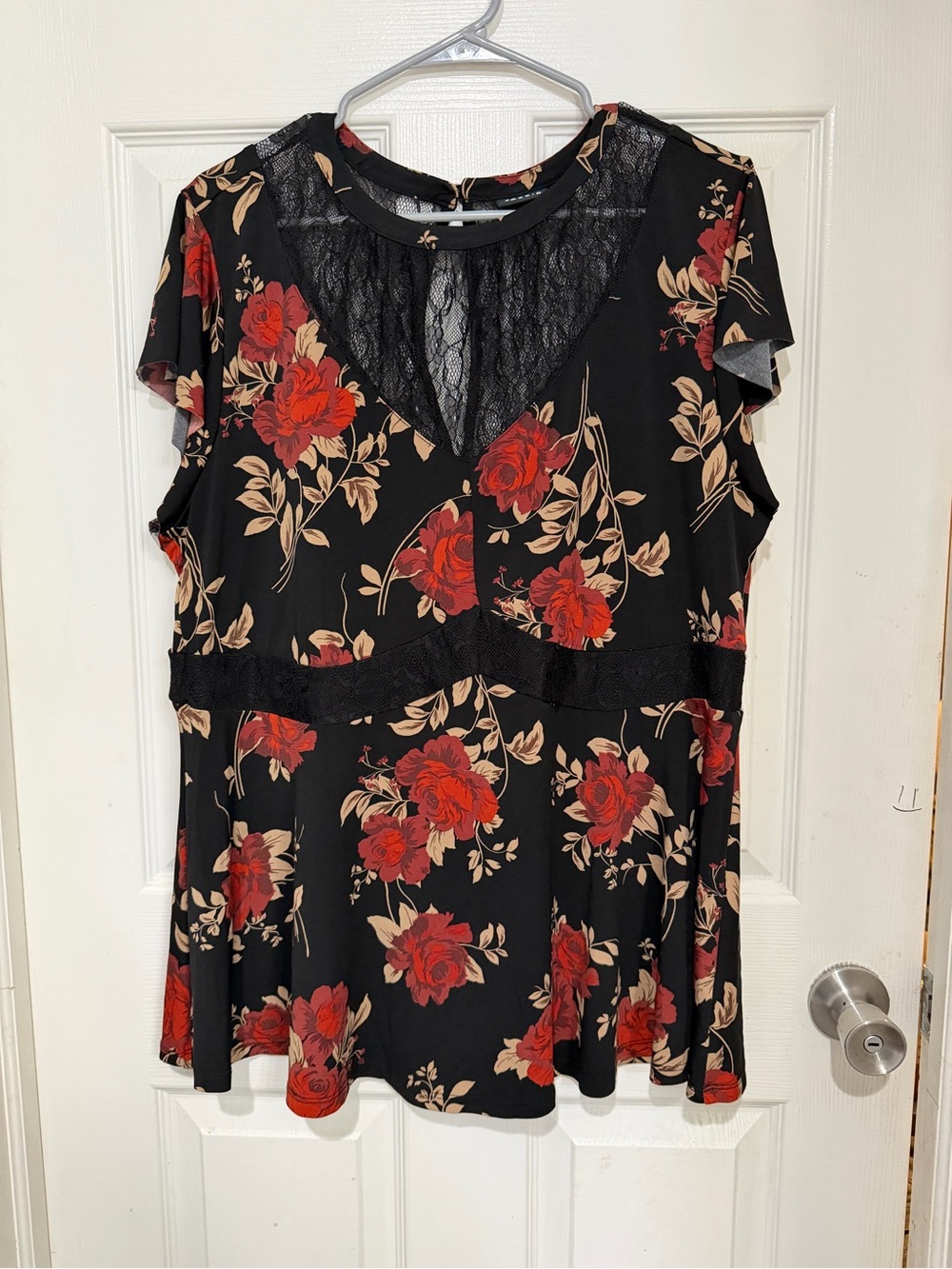 Torrid Floral Lace-Trim Women’s Top in Black and Red 2x